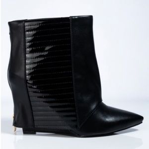 Pointed Toe Patent Leather Wedge Bootie Size 10